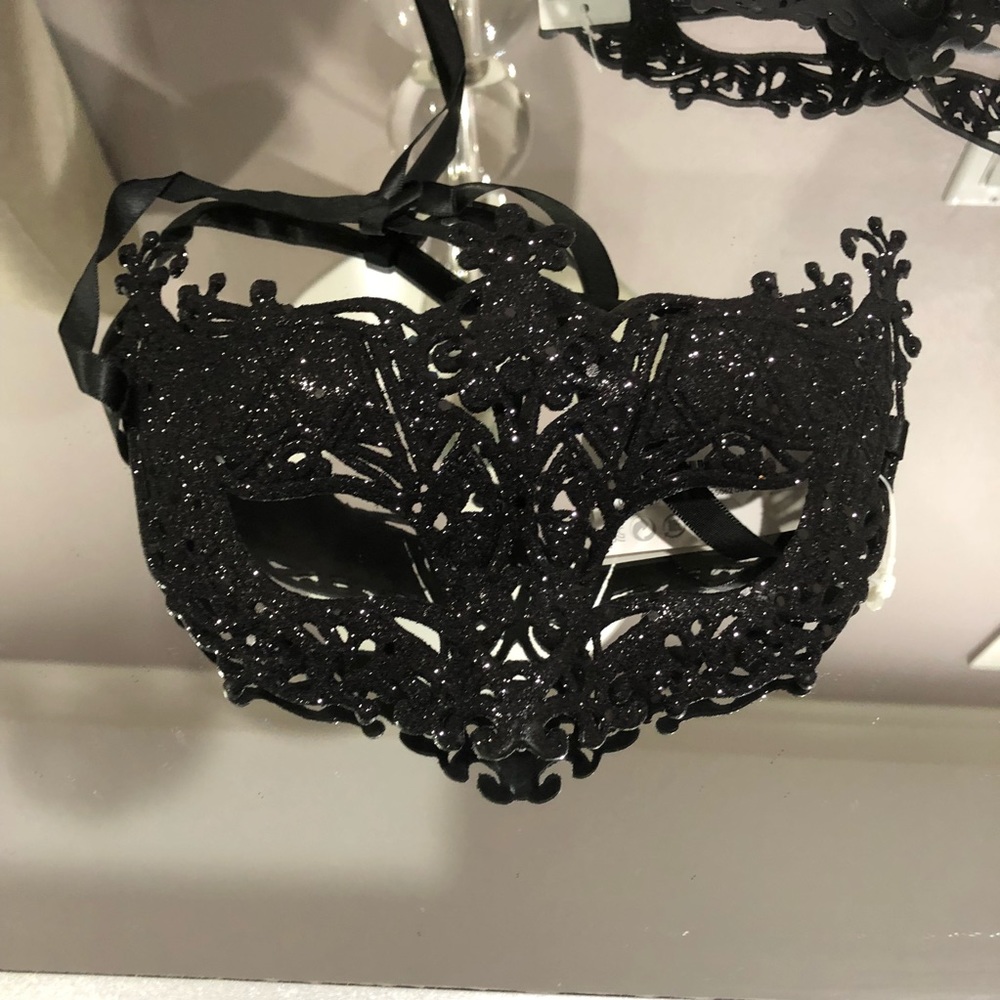New with tag  Glitter Masquerade Ball mask